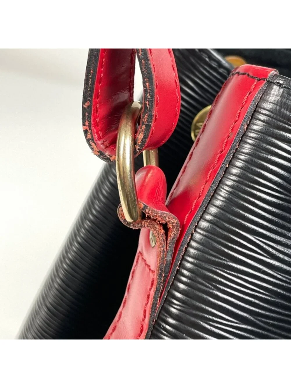 Louis Vuitton Shoulder Drawstring Bag Epi Noir Castilian